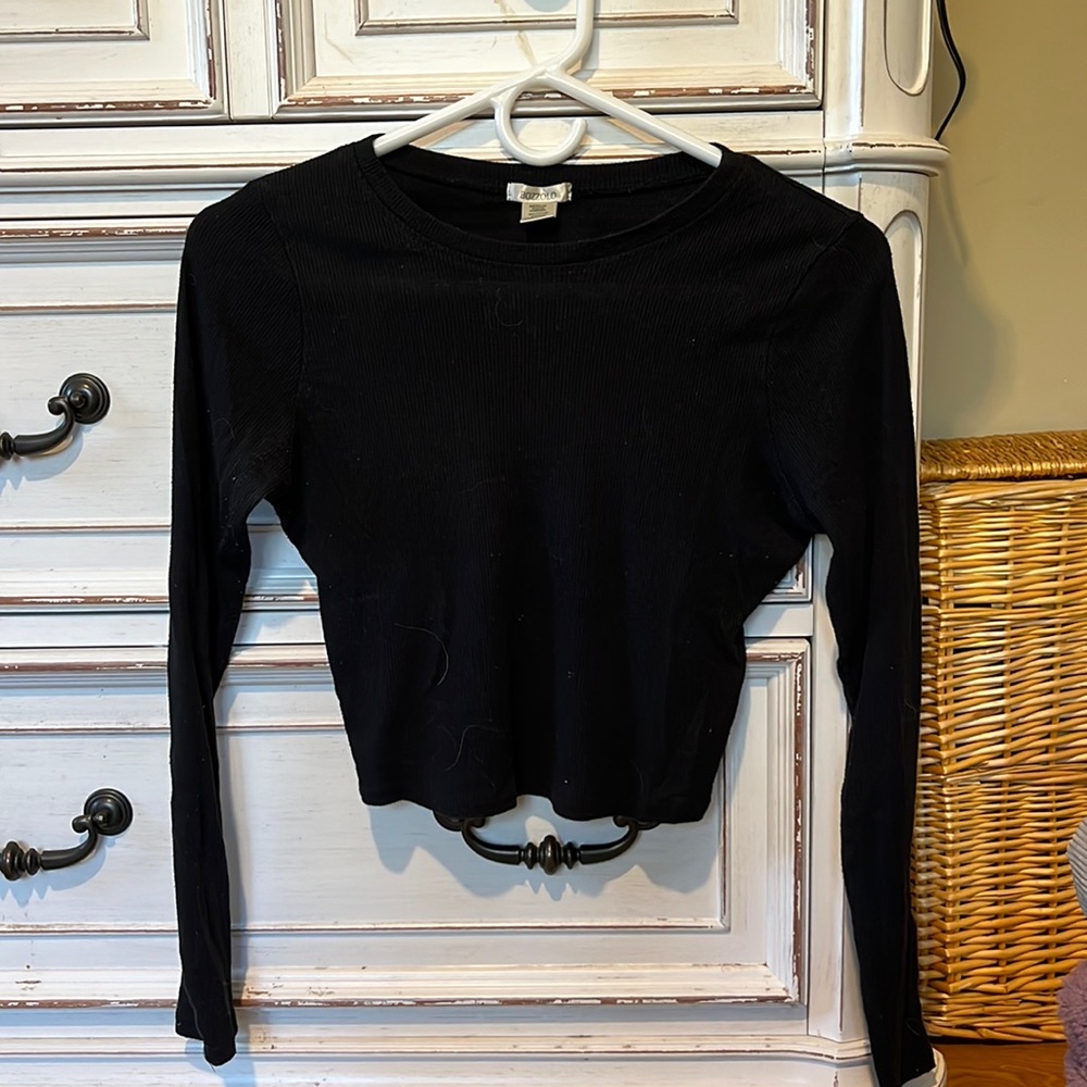 Cropped black tee